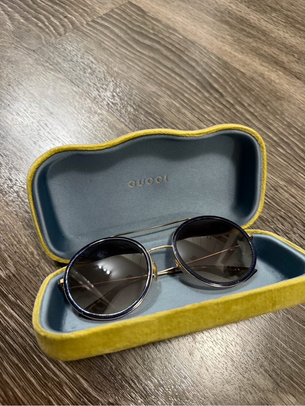 Gucci Round Sunglasses in Black and Gold with Dark Lenses